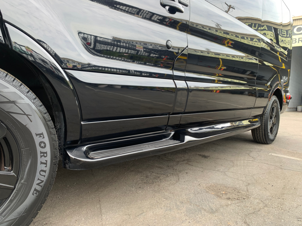 Ford Transit Van T-250 148" Med Rf 9000 GVWR Sliding RH Dr 2018