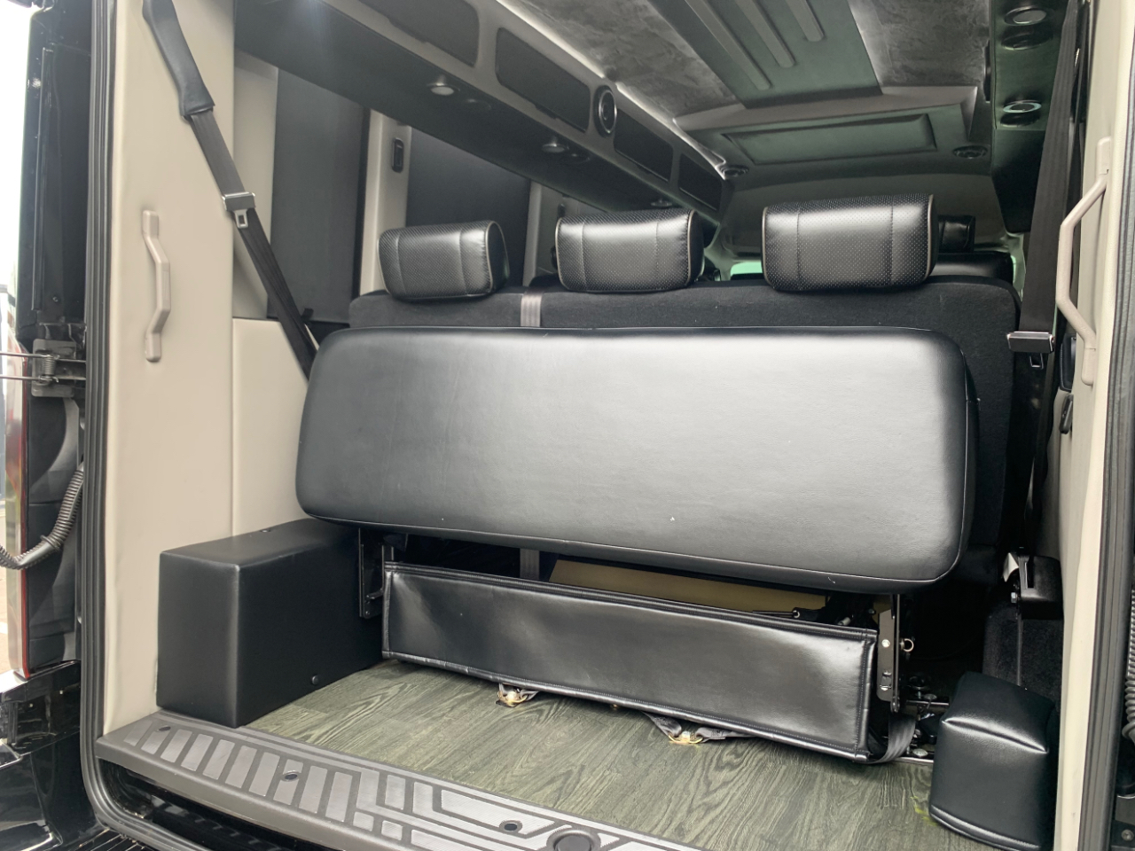 Ford Transit Van T-250 148" Med Rf 9000 GVWR Sliding RH Dr 2018