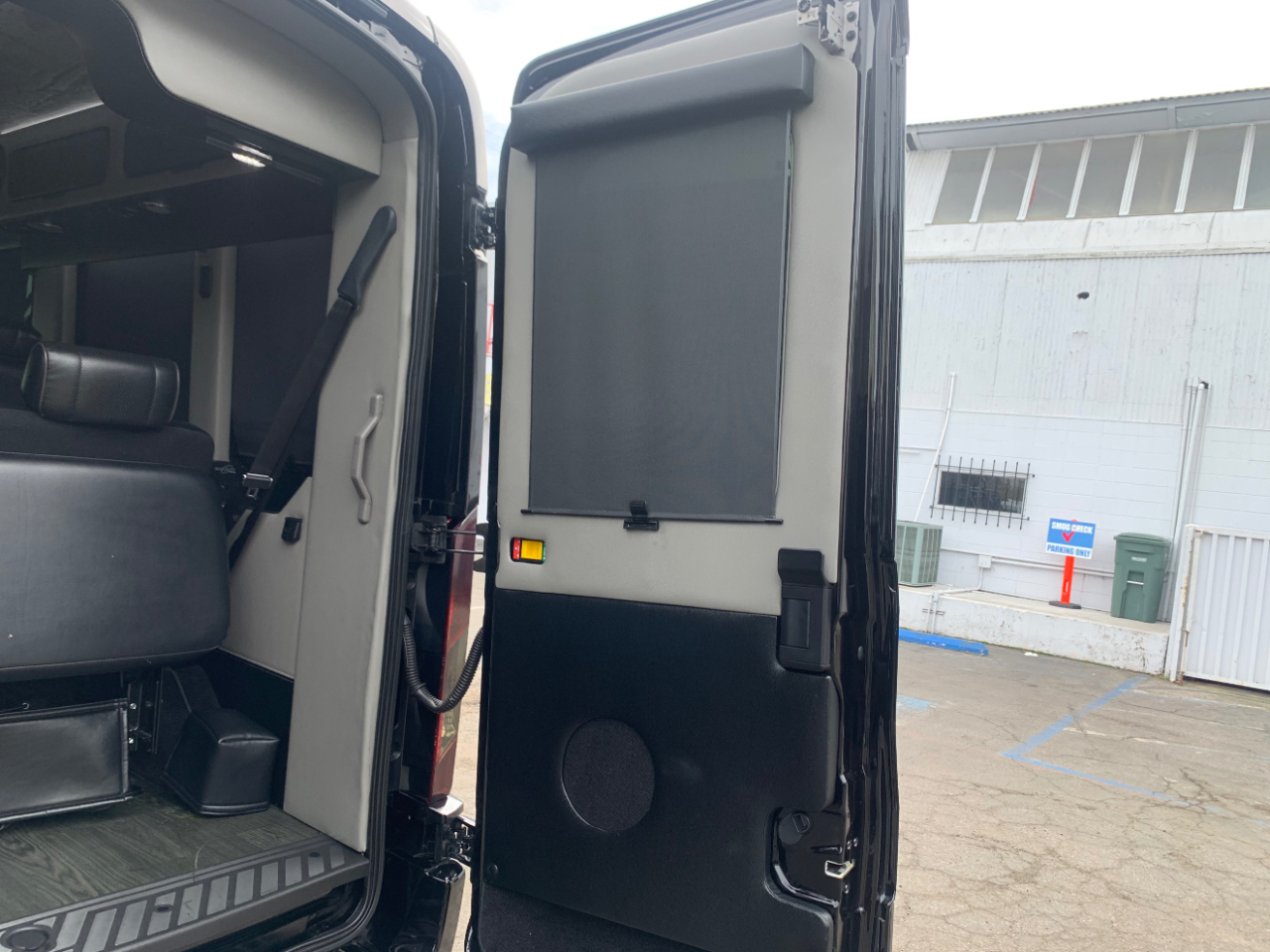 Ford Transit Van T-250 148" Med Rf 9000 GVWR Sliding RH Dr 2018