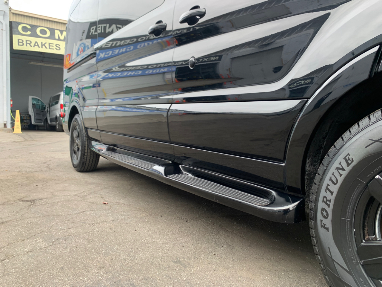 Ford Transit Van T-250 148" Med Rf 9000 GVWR Sliding RH Dr 2018