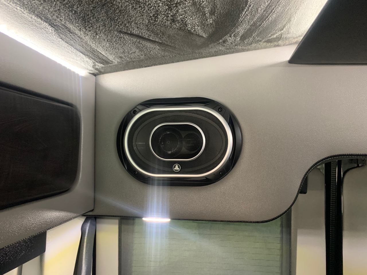 Ford Transit Van T-250 148" Med Rf 9000 GVWR Sliding RH Dr 2018