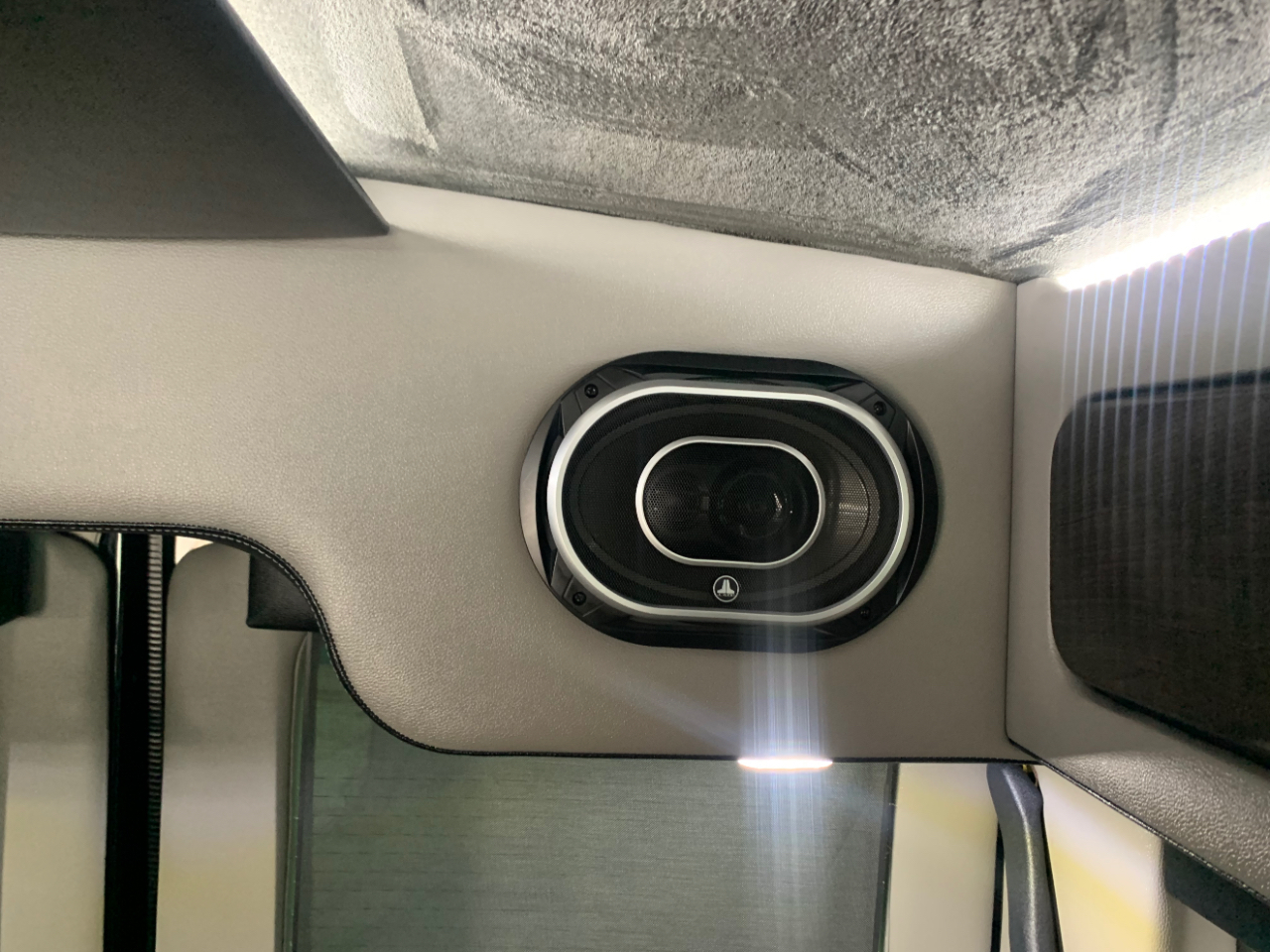 Ford Transit Van T-250 148" Med Rf 9000 GVWR Sliding RH Dr 2018