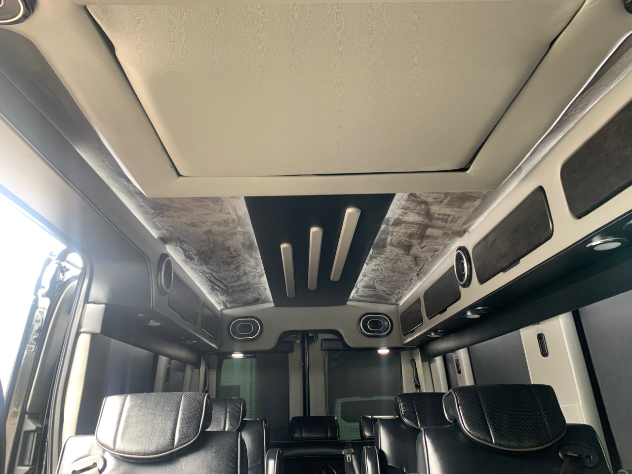 Ford Transit Van T-250 148" Med Rf 9000 GVWR Sliding RH Dr 2018