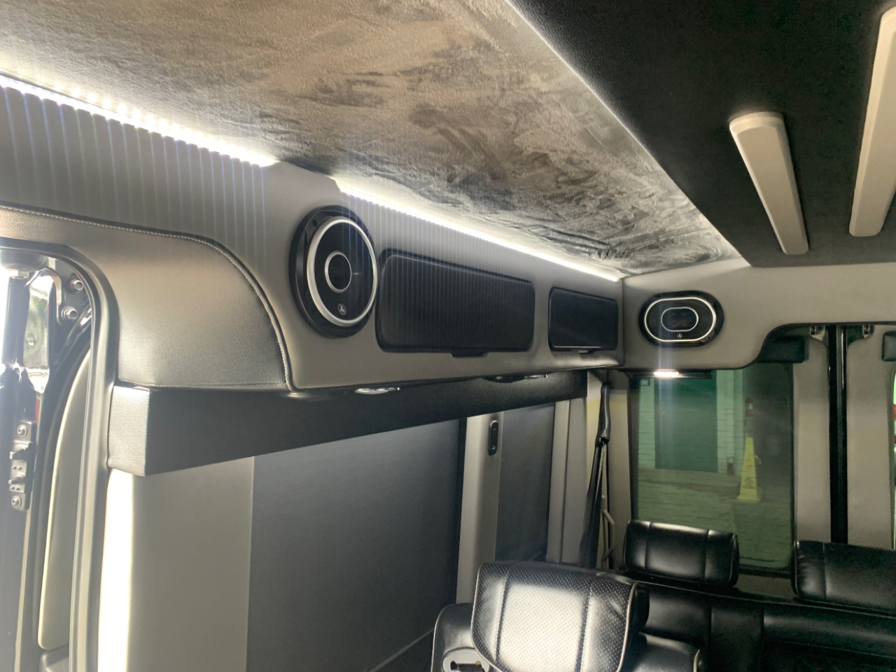 Ford Transit Van T-250 148" Med Rf 9000 GVWR Sliding RH Dr 2018