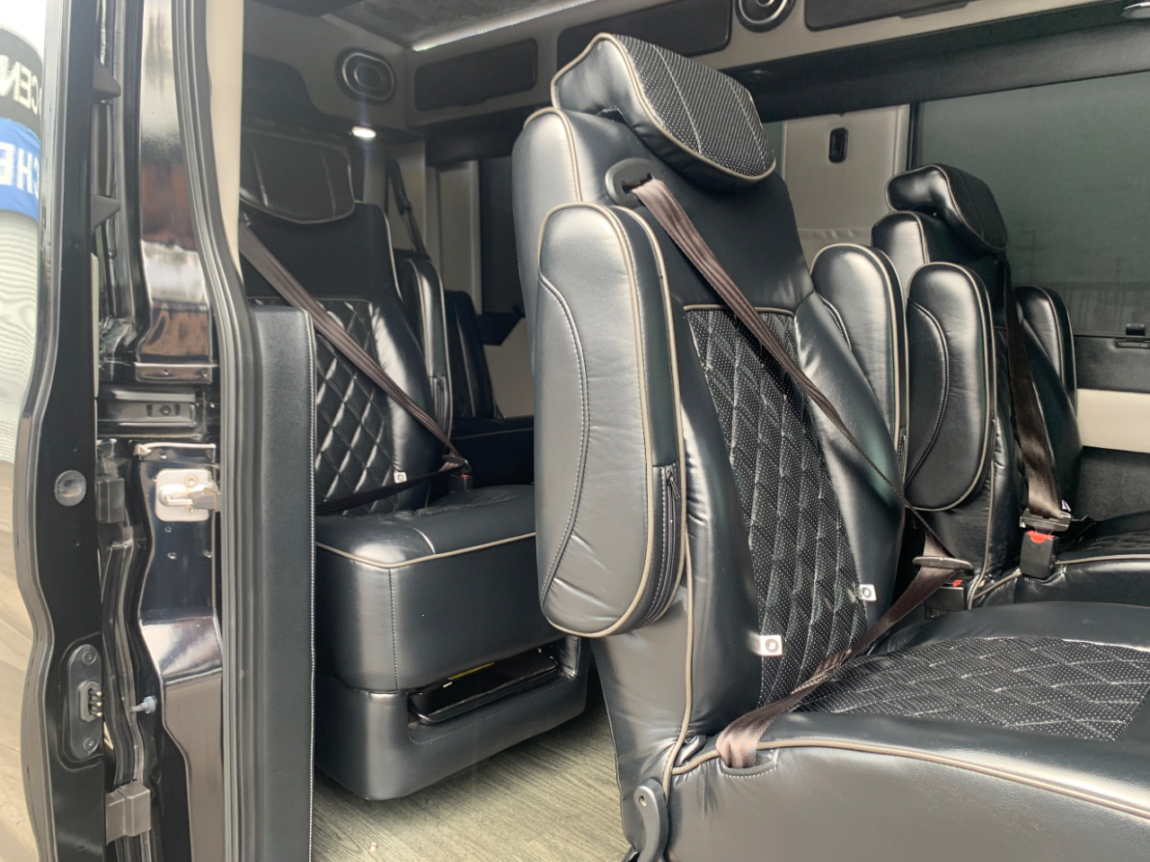 Ford Transit Van T-250 148" Med Rf 9000 GVWR Sliding RH Dr 2018