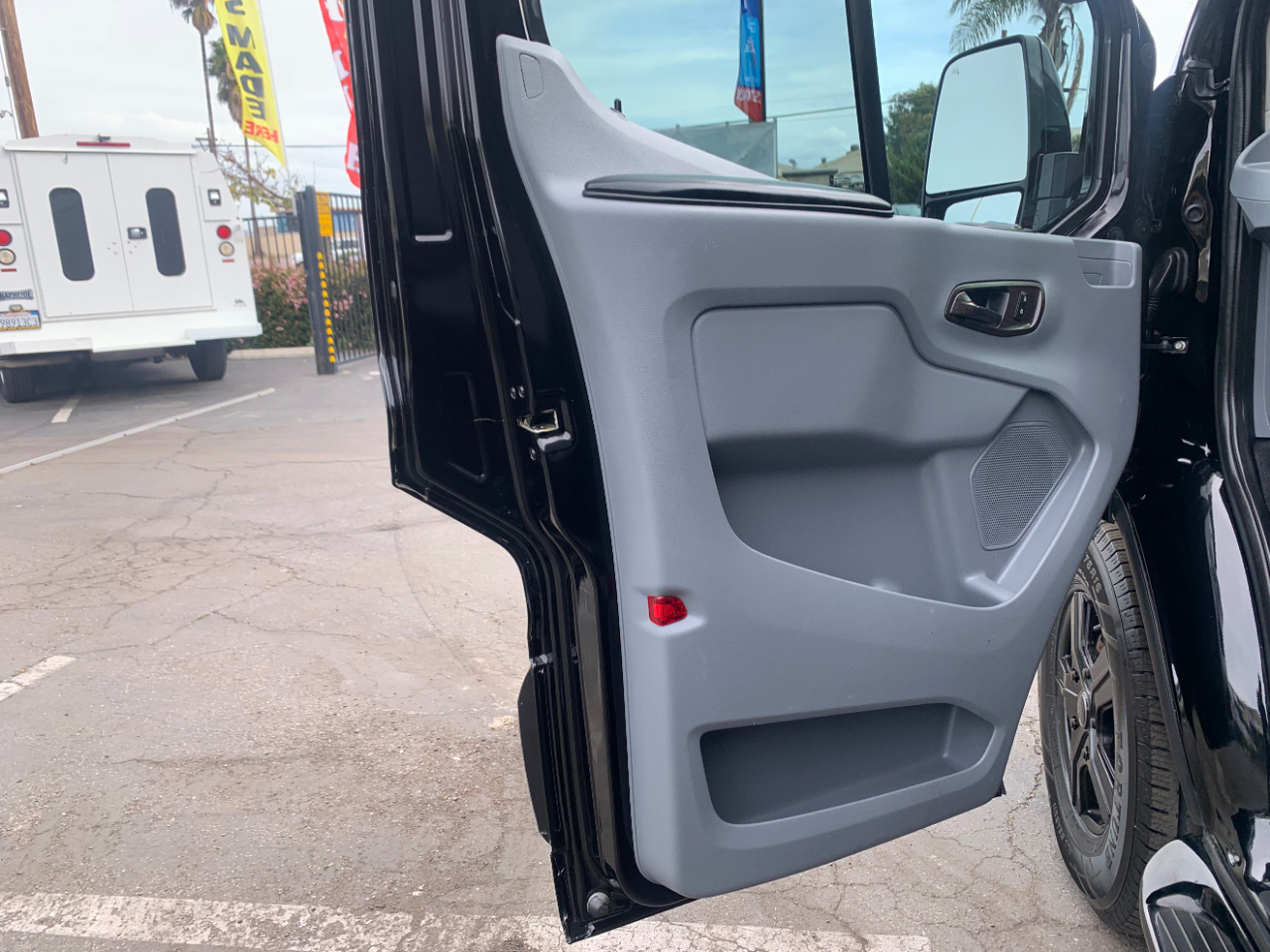 Ford Transit Van T-250 148" Med Rf 9000 GVWR Sliding RH Dr 2018