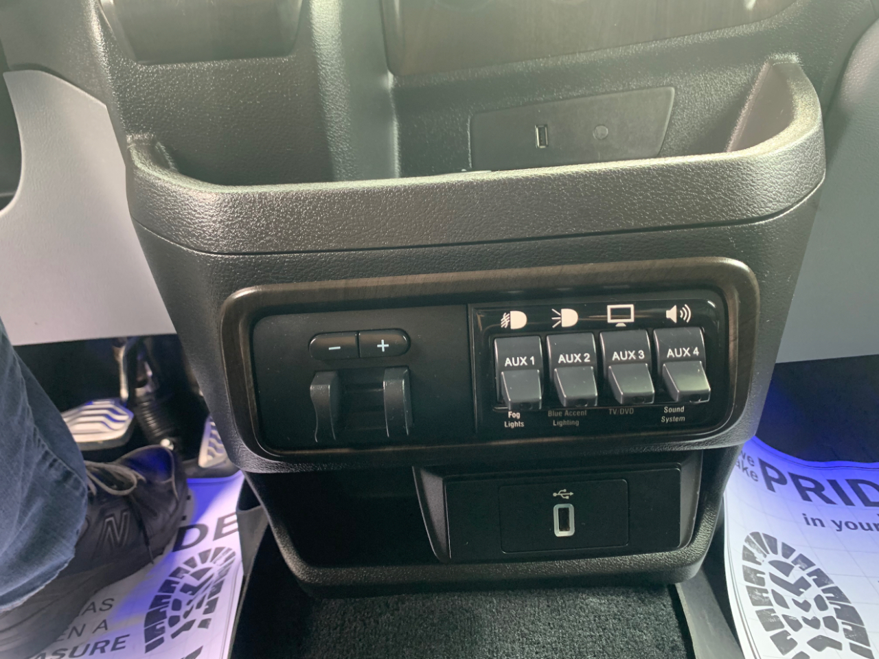 Ford Transit Van T-250 148" Med Rf 9000 GVWR Sliding RH Dr 2018