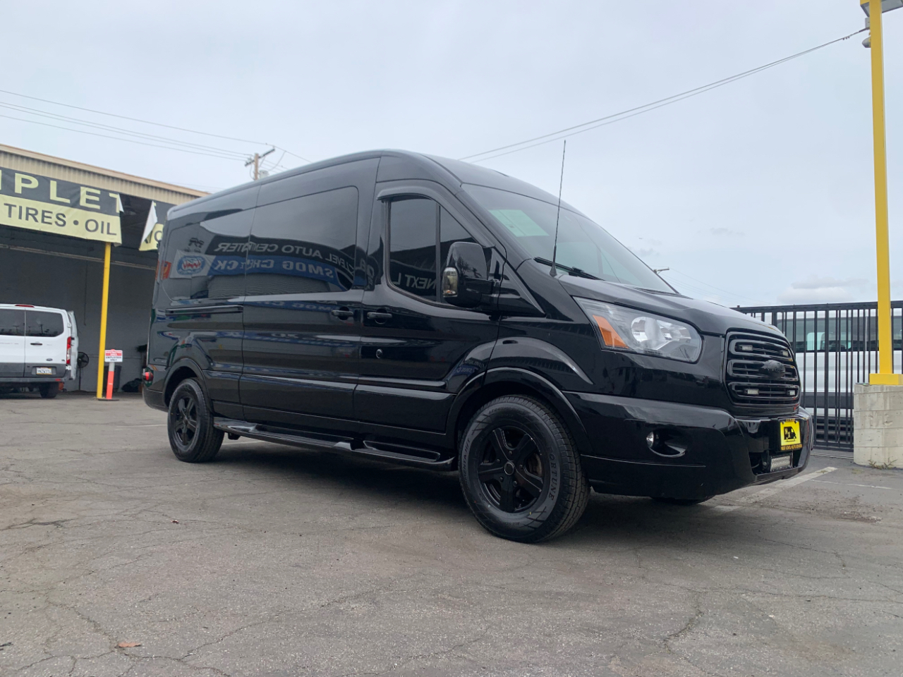 Ford Transit Van T-250 148" Med Rf 9000 GVWR Sliding RH Dr 2018