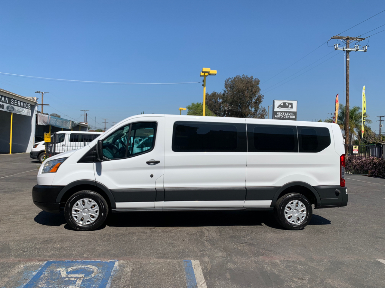 Ford Transit Wagon T-350 148" Low Roof XLT Swing-Out RH Dr 2016