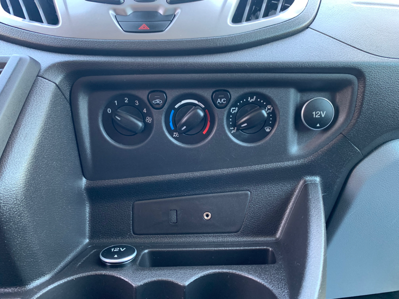 Ford Transit Wagon T-350 148" Low Roof XLT Swing-Out RH Dr 2016