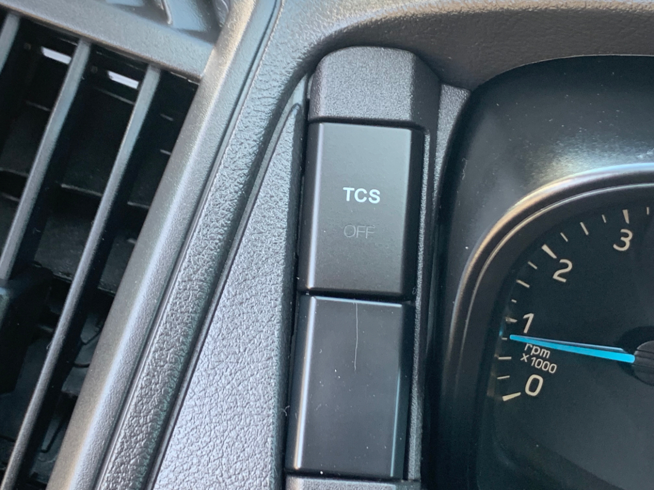 Ford Transit Wagon T-350 148" Low Roof XLT Swing-Out RH Dr 2016