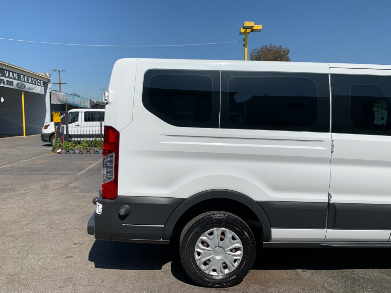 Ford Transit Wagon T-350 148" Low Roof XLT Swing-Out RH Dr 2016