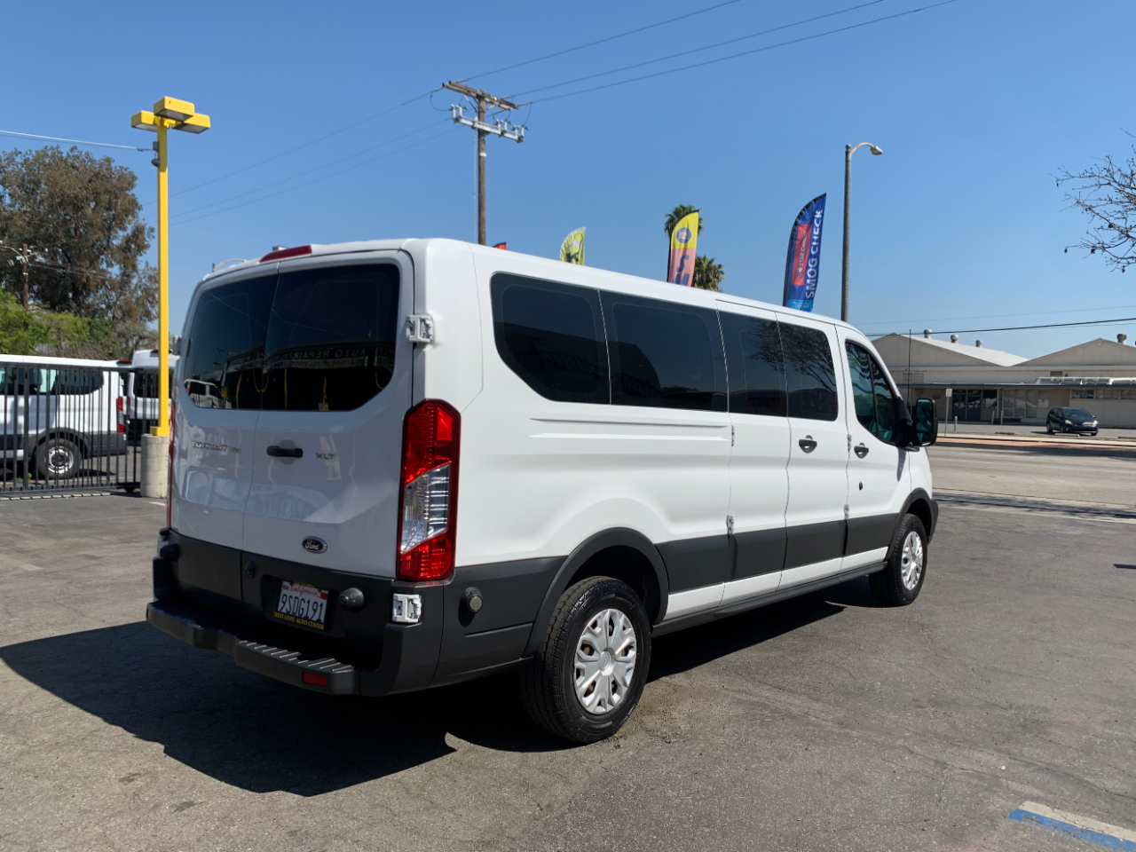 Ford Transit Wagon T-350 148" Low Roof XLT Swing-Out RH Dr 2016