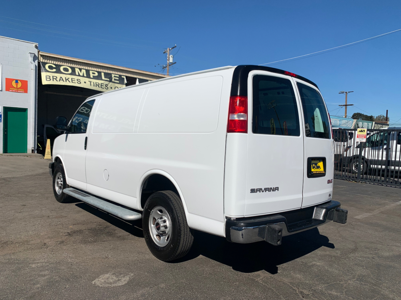 GMC Savana Cargo Van RWD 2500 135" 2024
