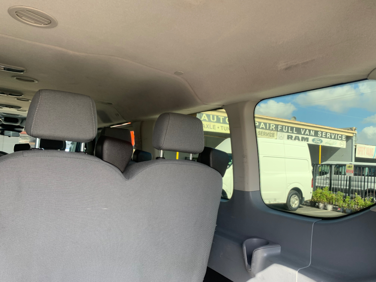 Ford Transit Wagon T-350 148" Low Roof XLT Sliding RH Dr 2017