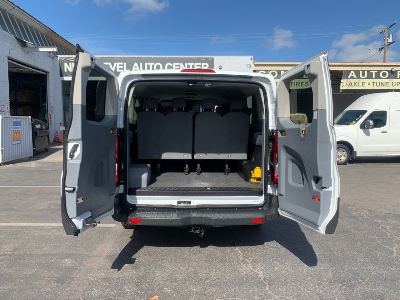 Ford Transit Wagon T-350 148" Low Roof XLT Sliding RH Dr 2017