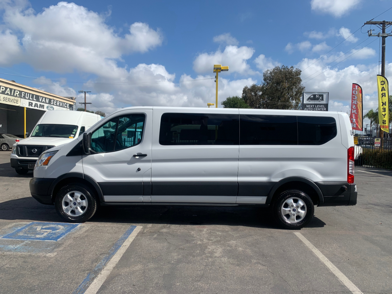 Ford Transit Wagon T-350 148" Low Roof XLT Sliding RH Dr 2017