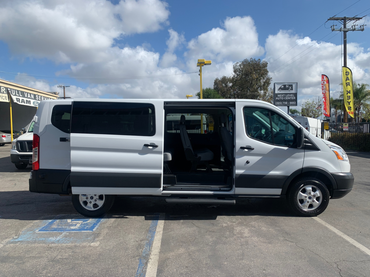 Ford Transit Wagon T-350 148" Low Roof XLT Sliding RH Dr 2017