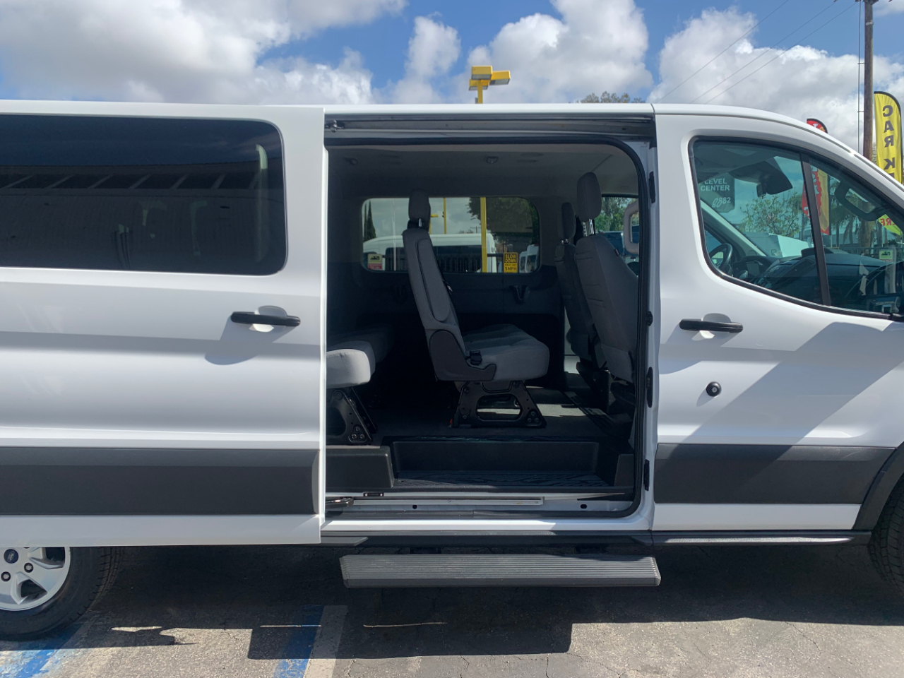 Ford Transit Wagon T-350 148" Low Roof XLT Sliding RH Dr 2017