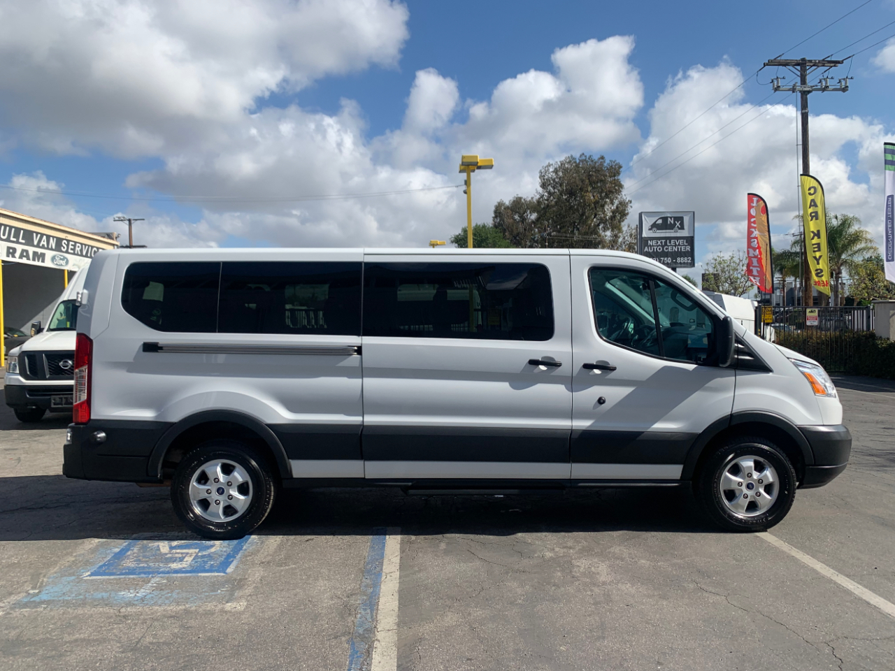 Ford Transit Wagon T-350 148" Low Roof XLT Sliding RH Dr 2017
