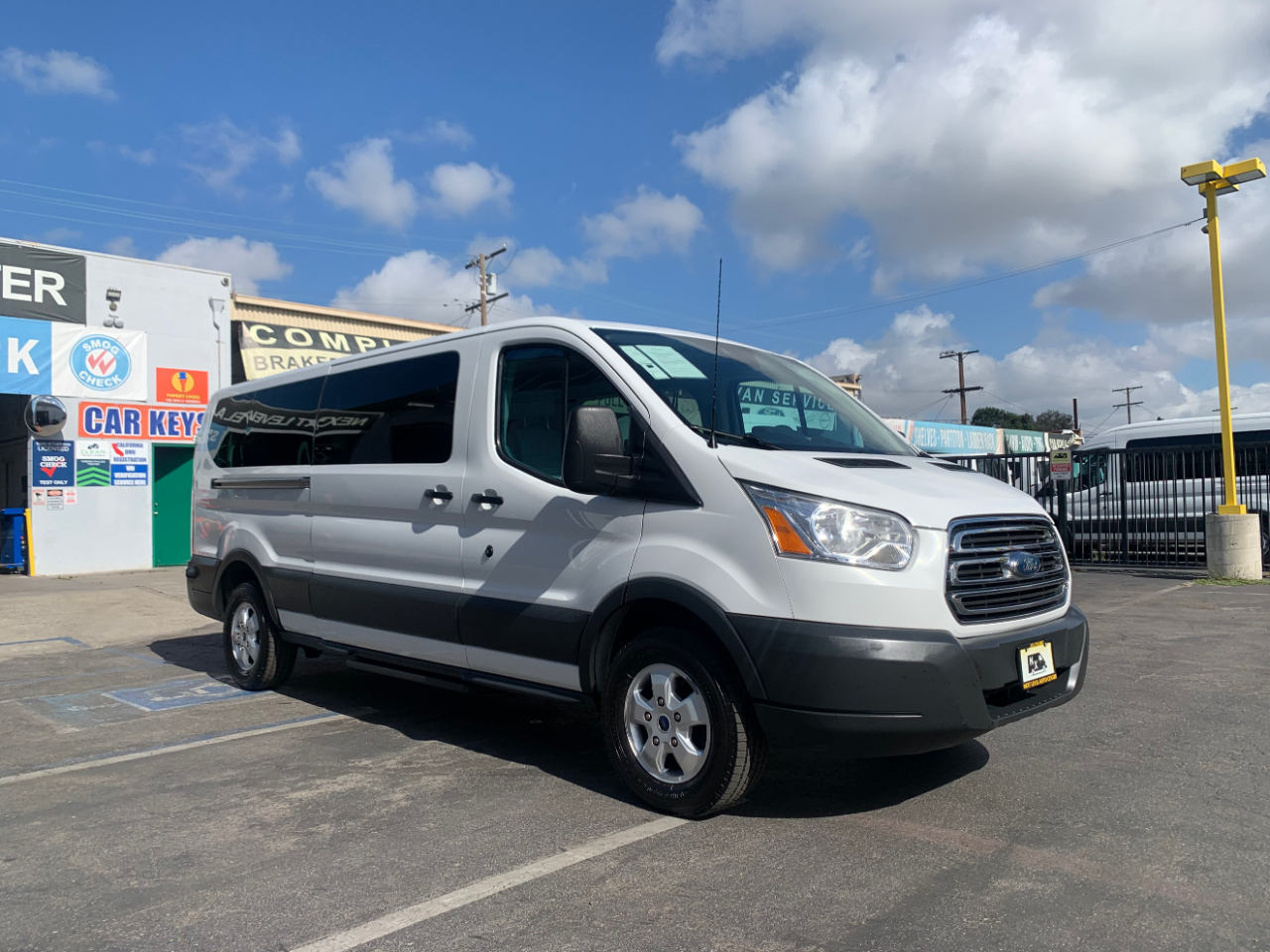 Ford Transit Wagon T-350 148" Low Roof XLT Sliding RH Dr 2017