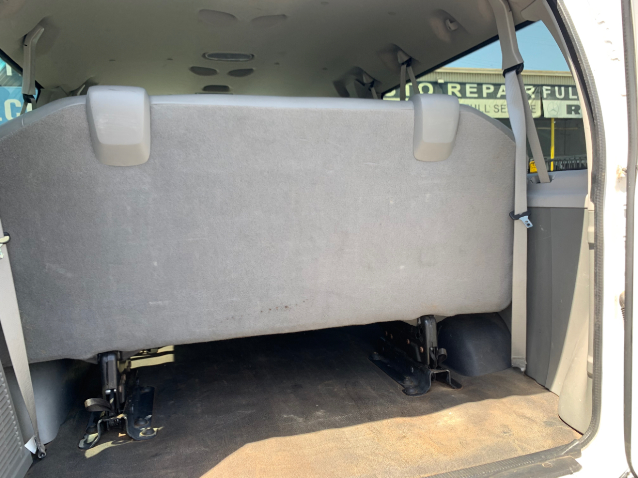 Ford Econoline Wagon E-350 Super Duty XL 2011