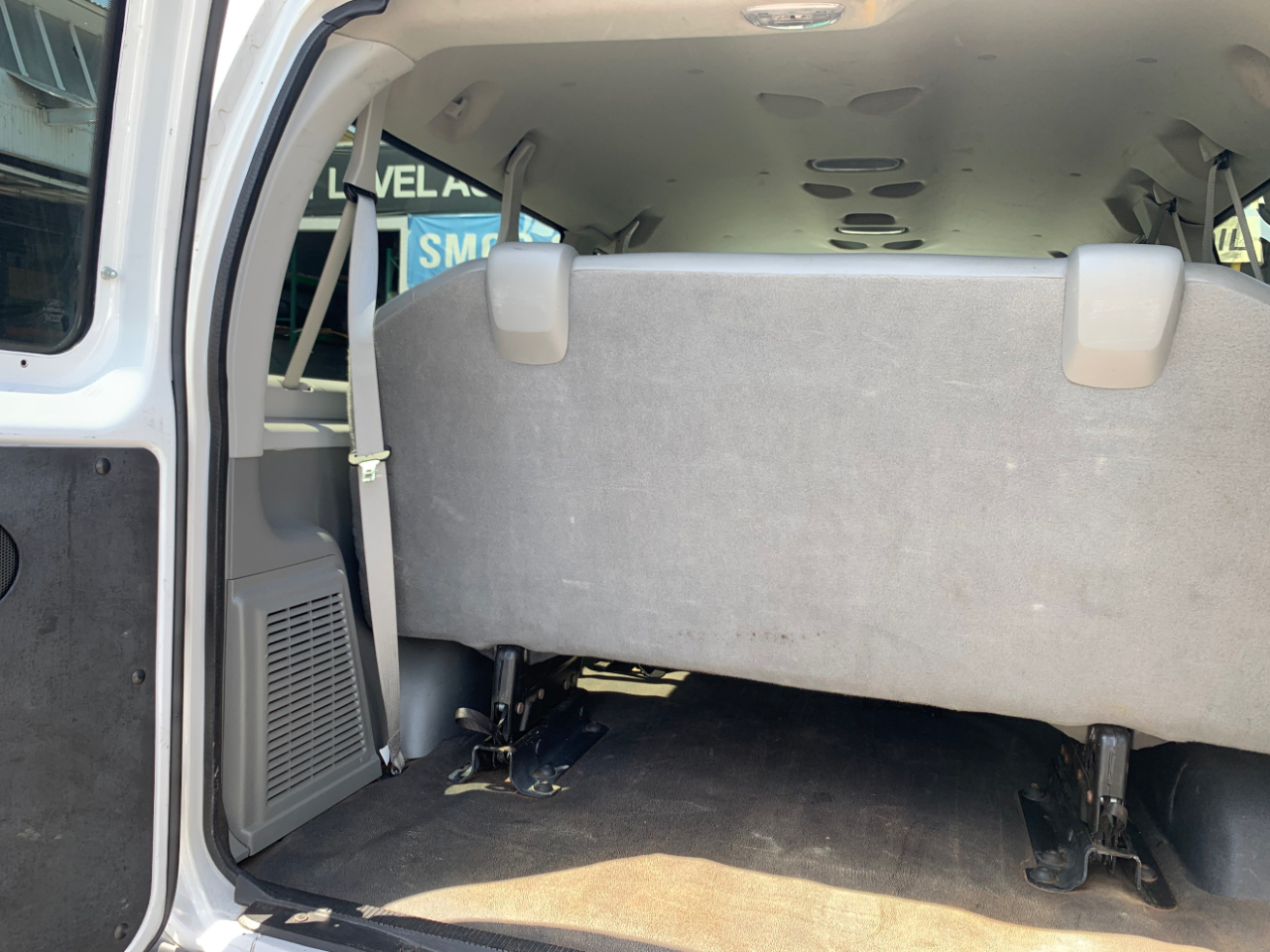 Ford Econoline Wagon E-350 Super Duty XL 2011