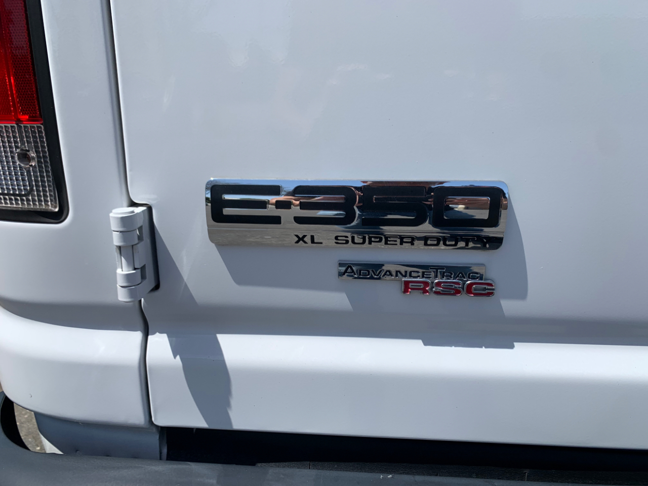 Ford Econoline Wagon E-350 Super Duty XL 2011