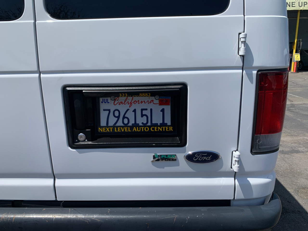 Ford Econoline Wagon E-350 Super Duty XL 2011