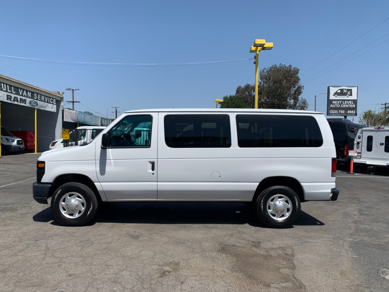 Ford Econoline Wagon E-350 Super Duty XL 2011