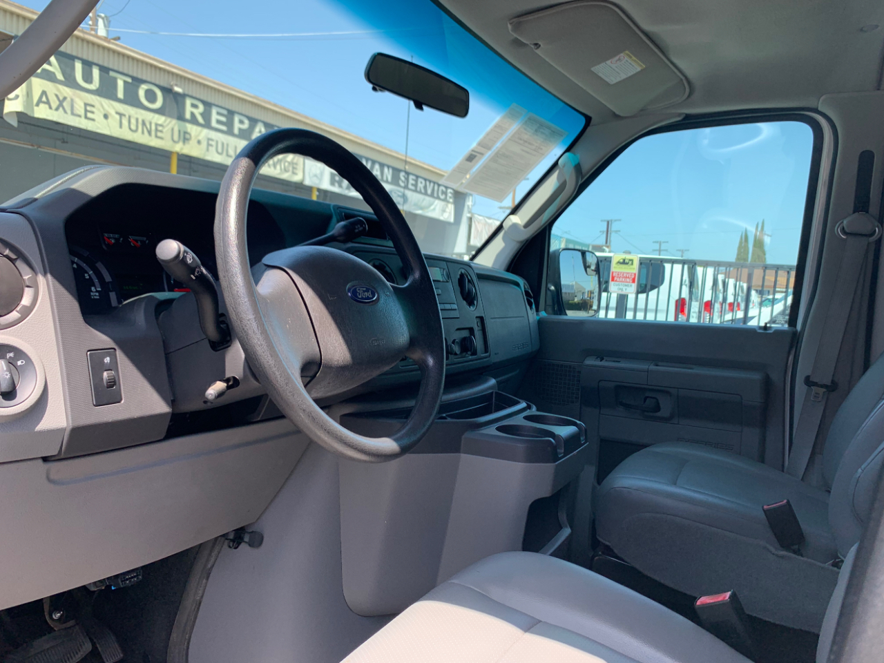 Ford Econoline Wagon E-350 Super Duty XL 2011