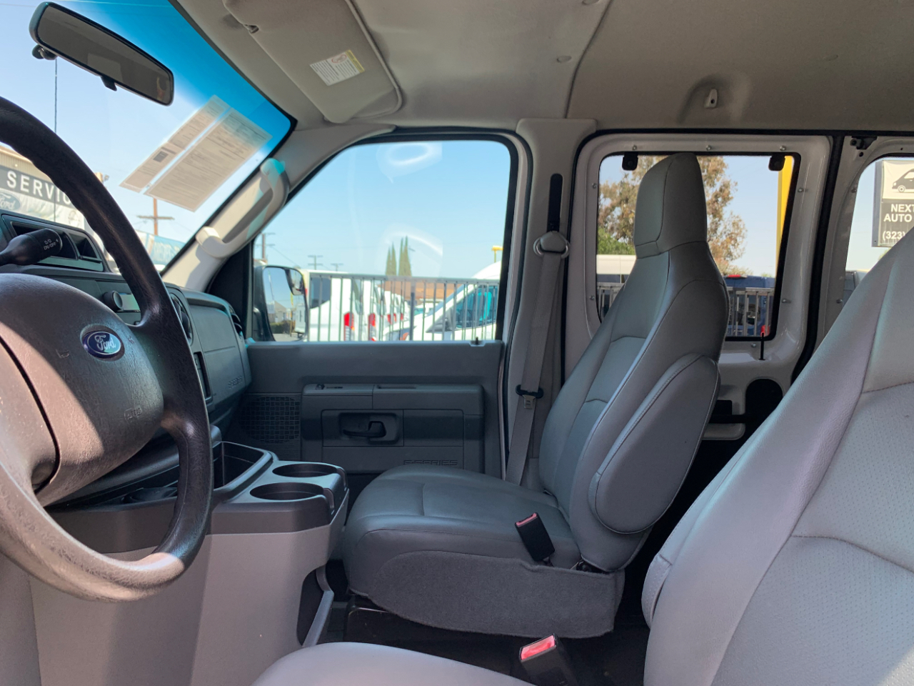 Ford Econoline Wagon E-350 Super Duty XL 2011