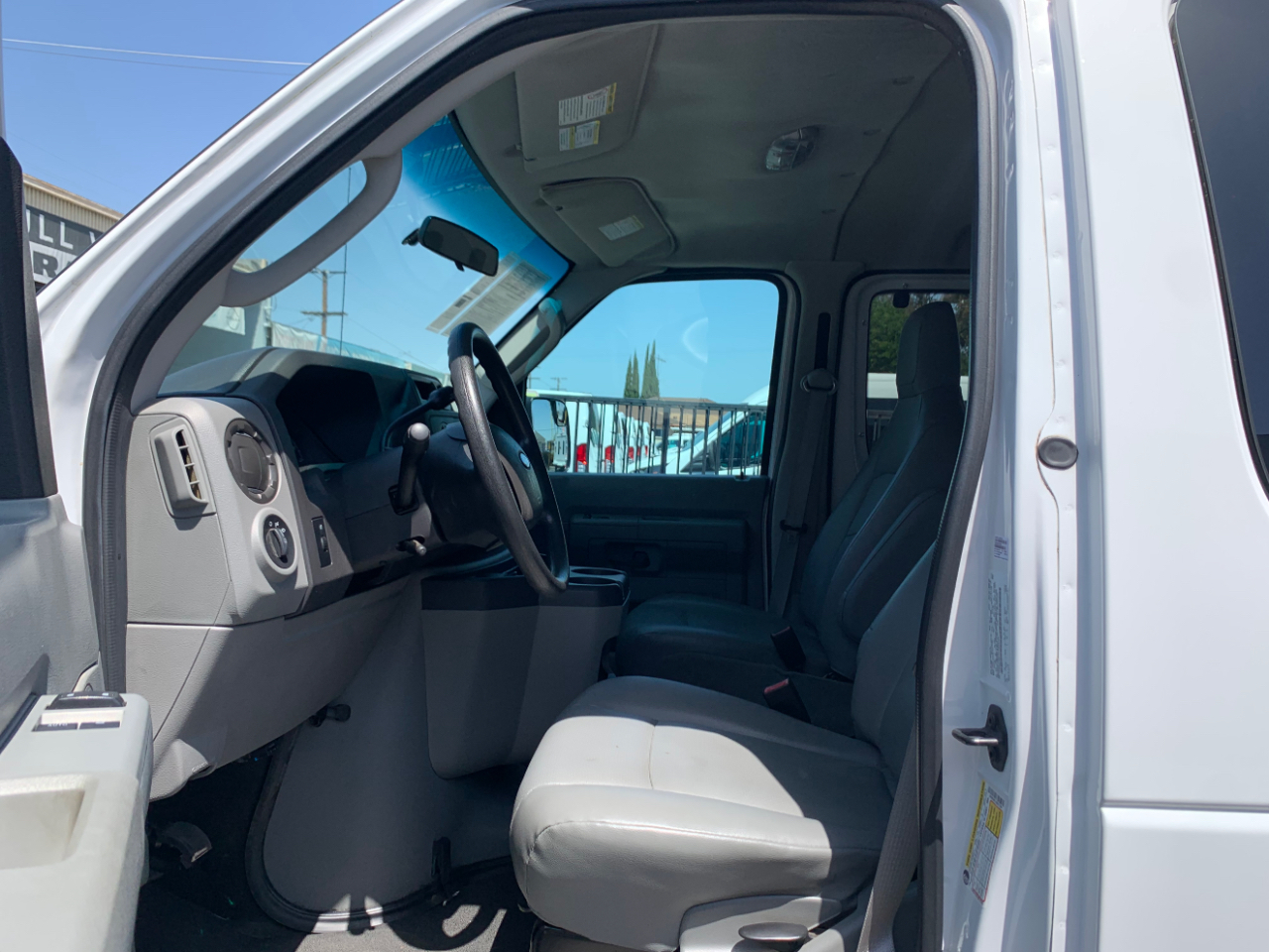 Ford Econoline Wagon E-350 Super Duty XL 2011