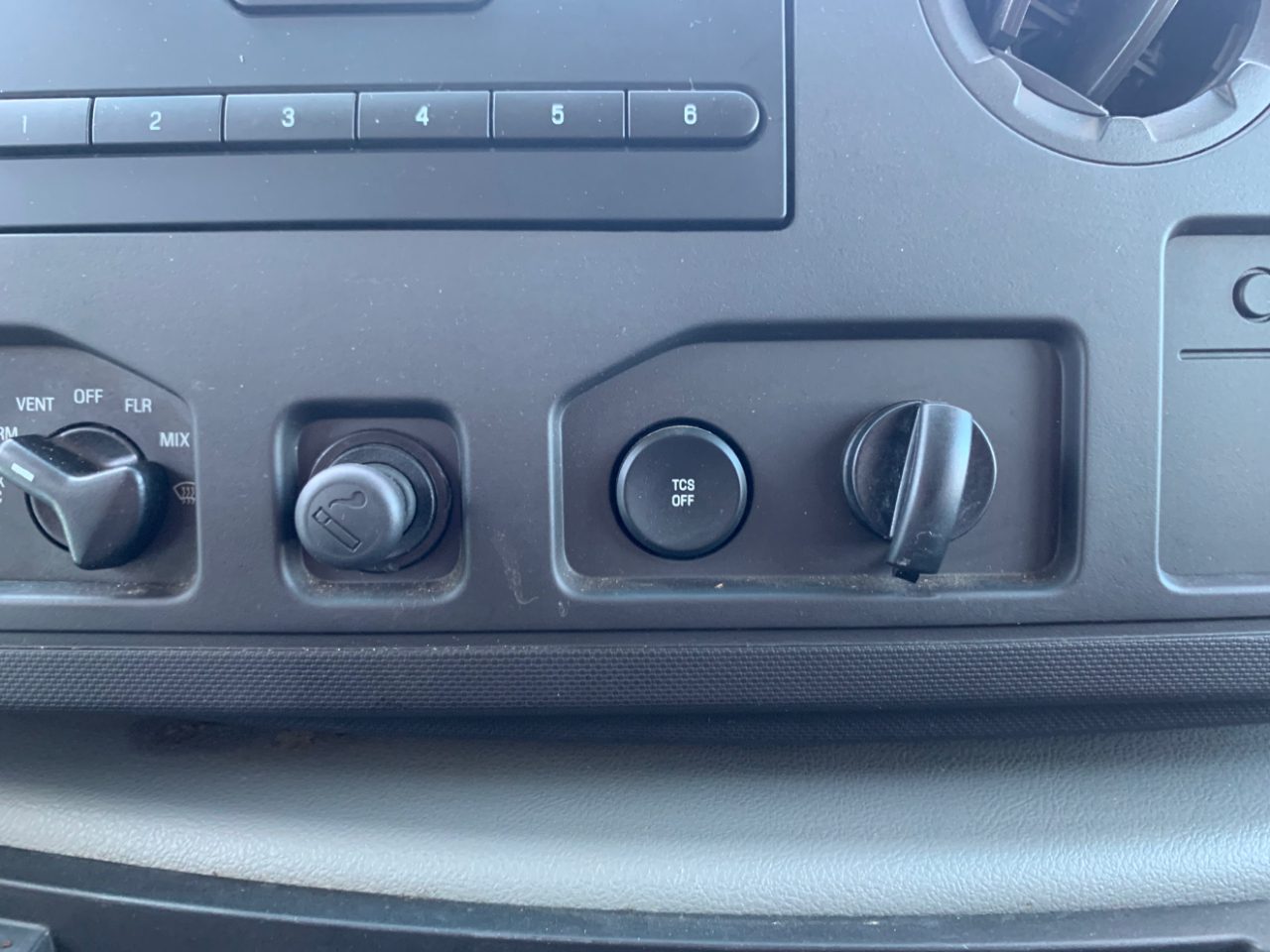 Ford Econoline Wagon E-350 Super Duty XL 2011