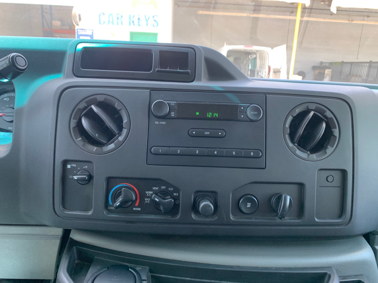 Ford Econoline Wagon E-350 Super Duty XL 2011