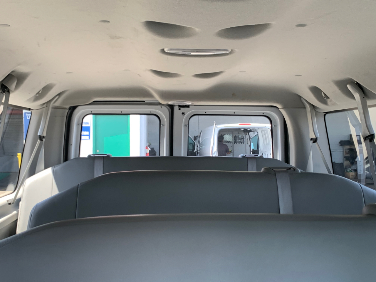 Ford Econoline Wagon E-350 Super Duty XL 2011