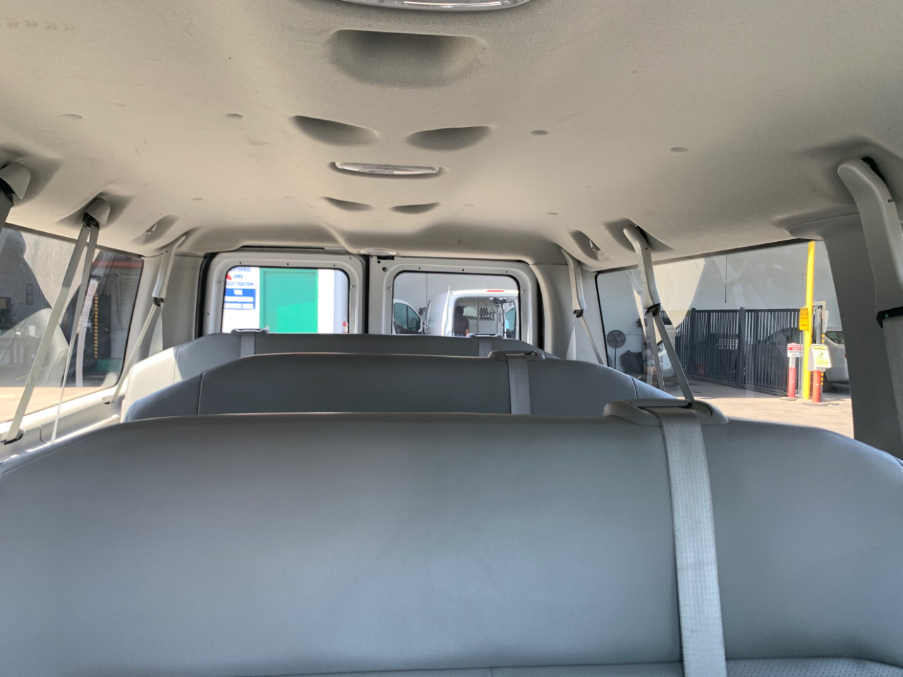 Ford Econoline Wagon E-350 Super Duty XL 2011