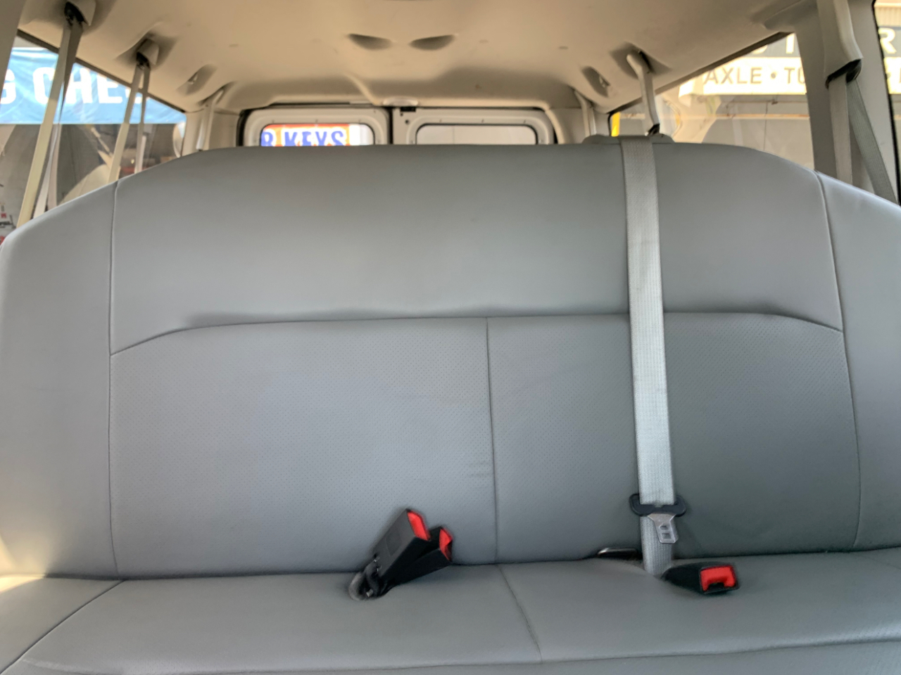 Ford Econoline Wagon E-350 Super Duty XL 2011