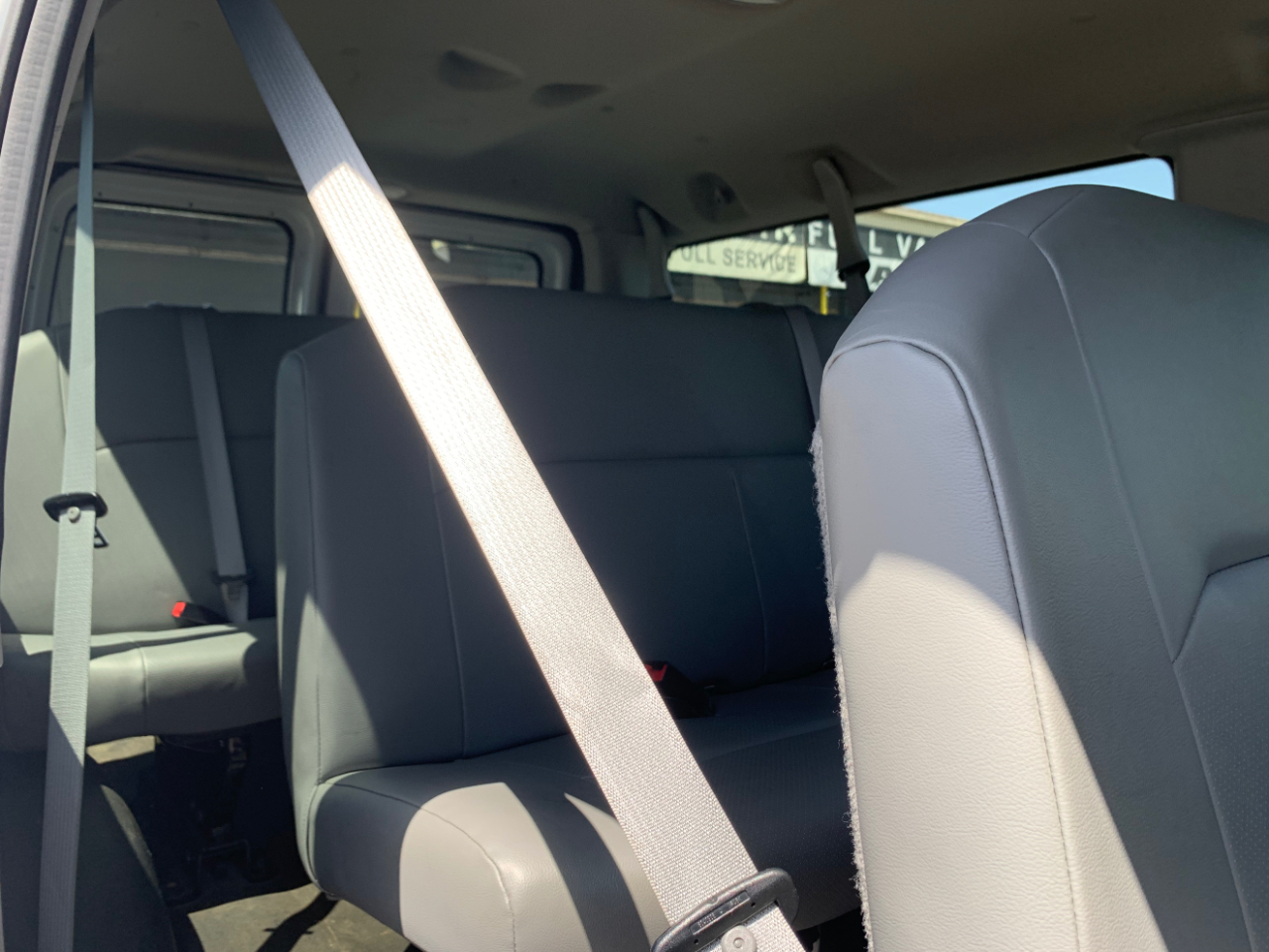 Ford Econoline Wagon E-350 Super Duty XL 2011