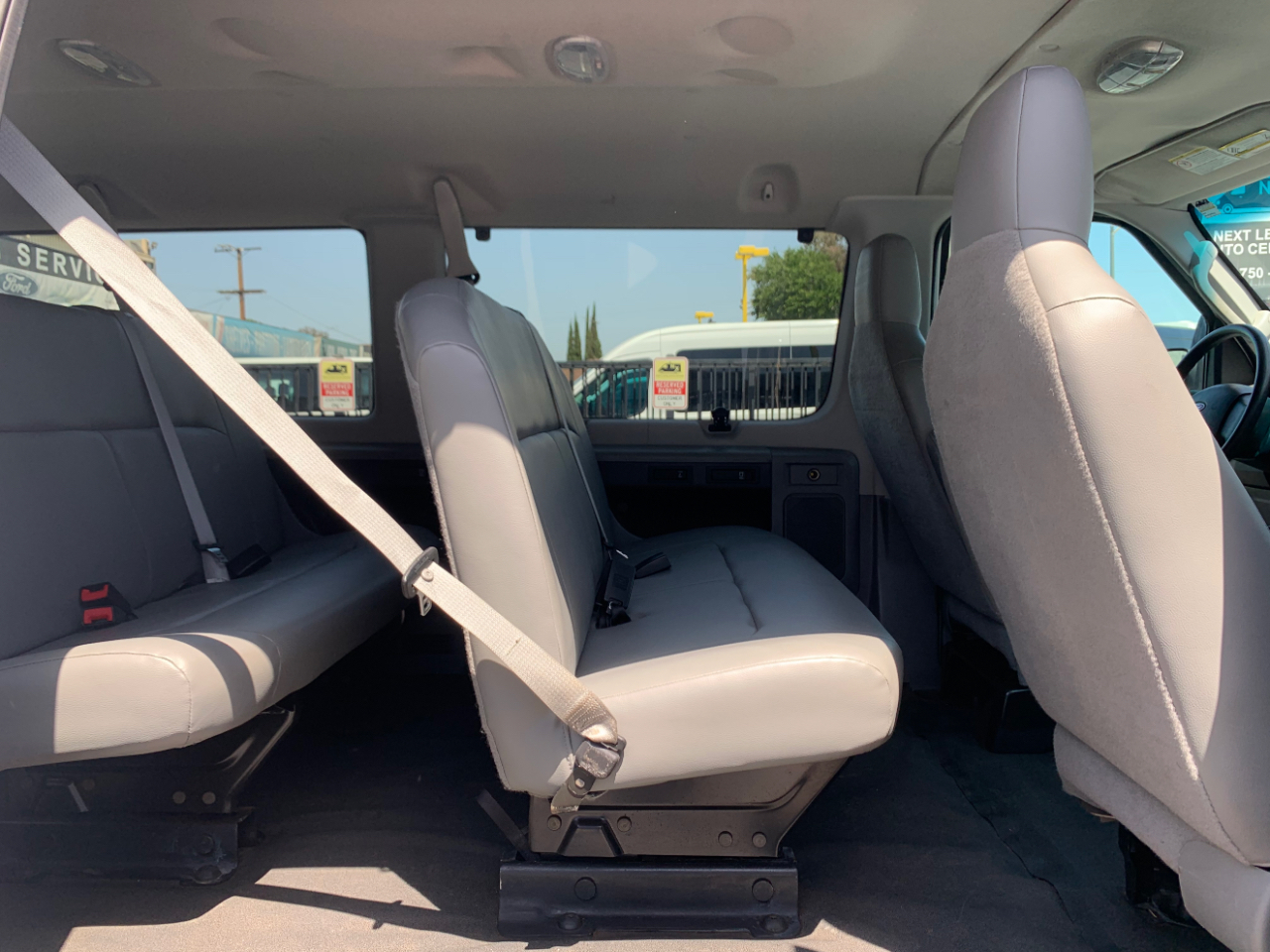 Ford Econoline Wagon E-350 Super Duty XL 2011