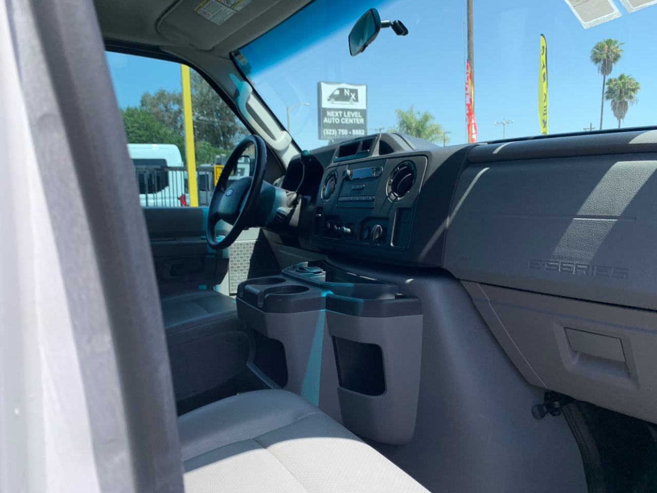 Ford Econoline Wagon E-350 Super Duty XL 2011