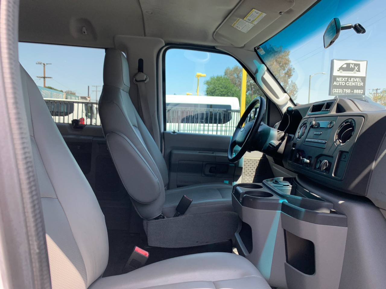 Ford Econoline Wagon E-350 Super Duty XL 2011