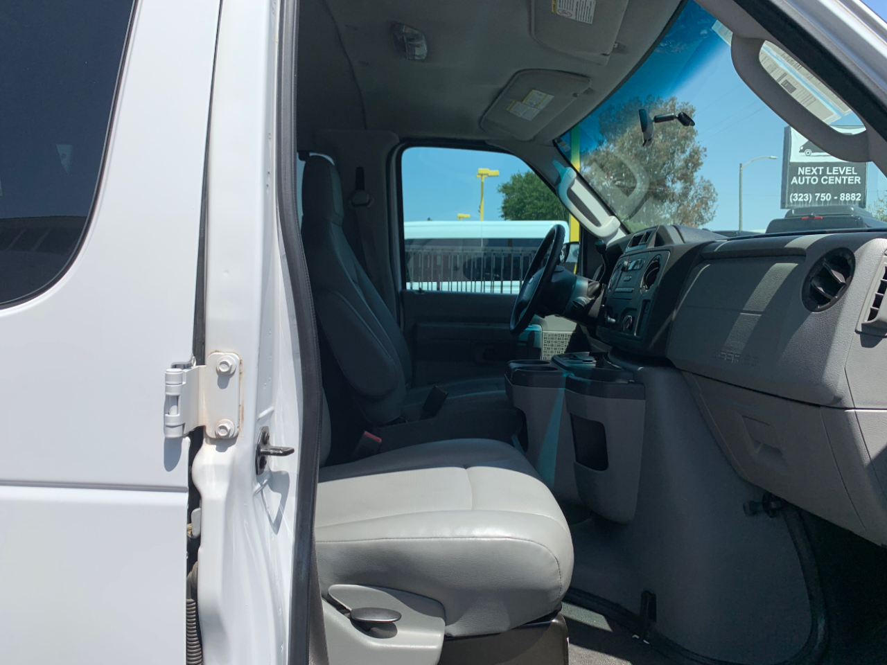 Ford Econoline Wagon E-350 Super Duty XL 2011