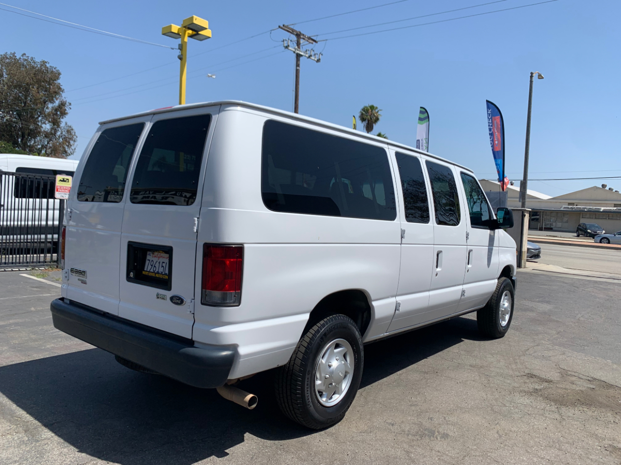 Ford Econoline Wagon E-350 Super Duty XL 2011
