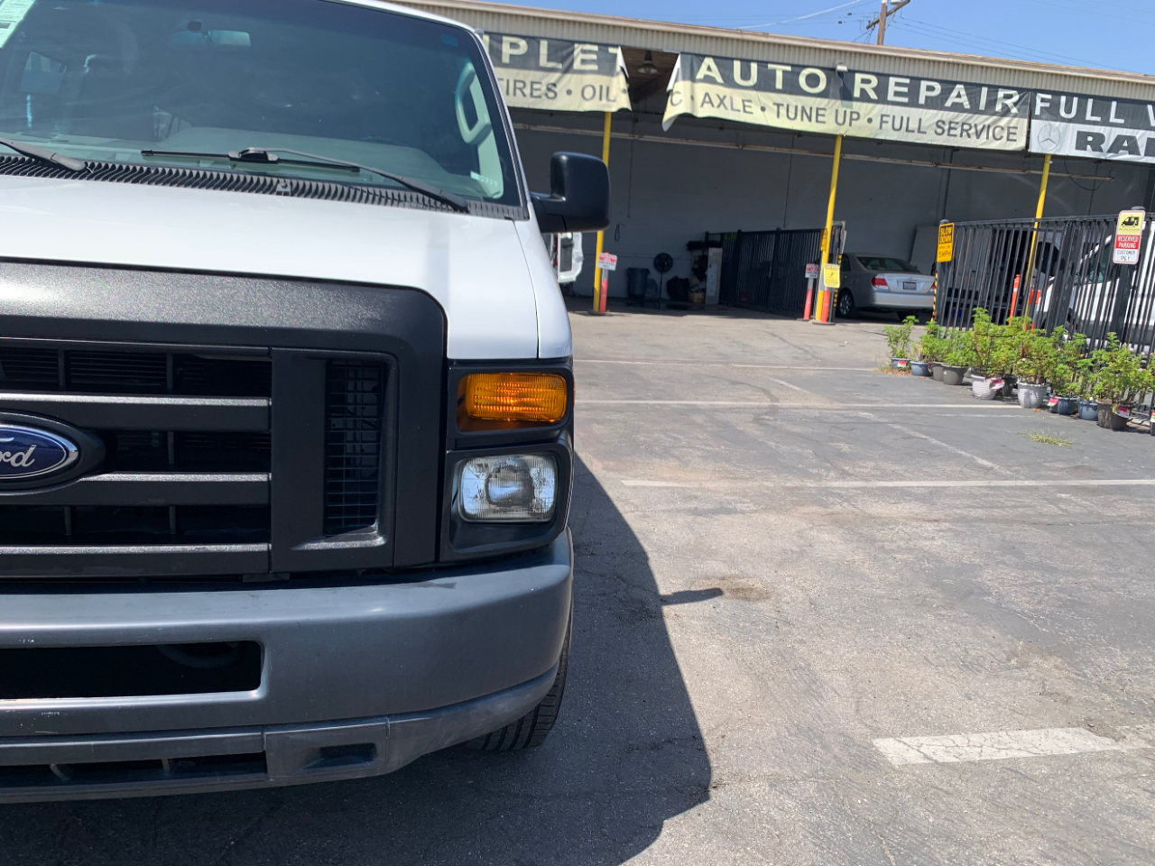 Ford Econoline Wagon E-350 Super Duty XL 2011