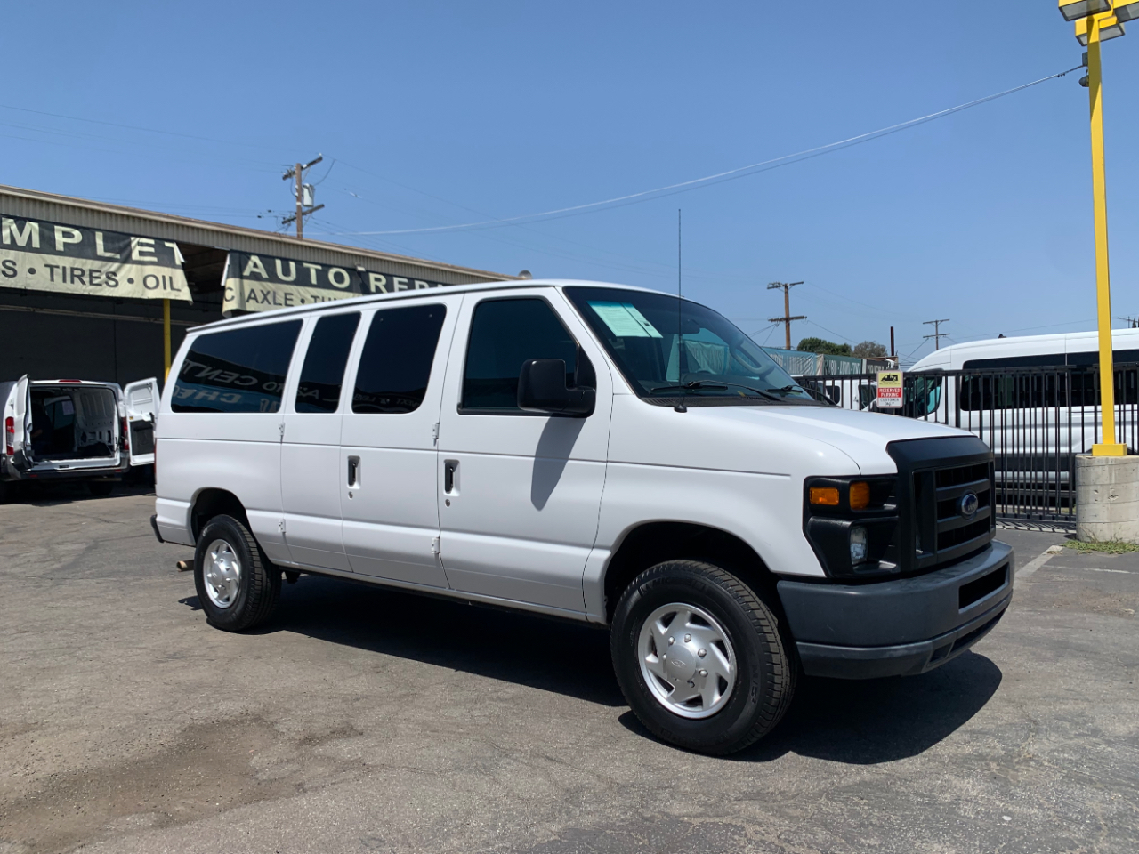 Ford Econoline Wagon E-350 Super Duty XL 2011