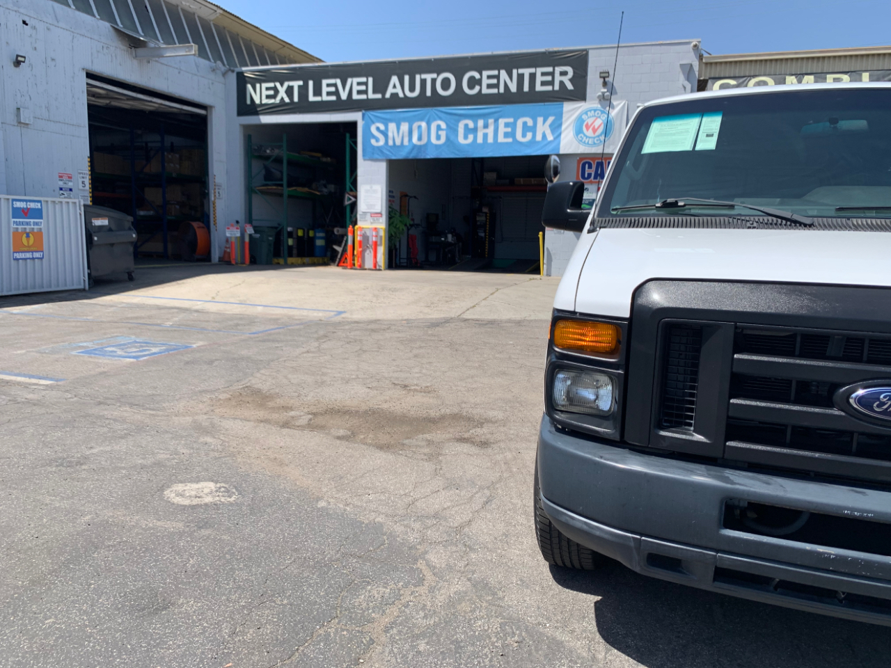 Ford Econoline Wagon E-350 Super Duty XL 2011