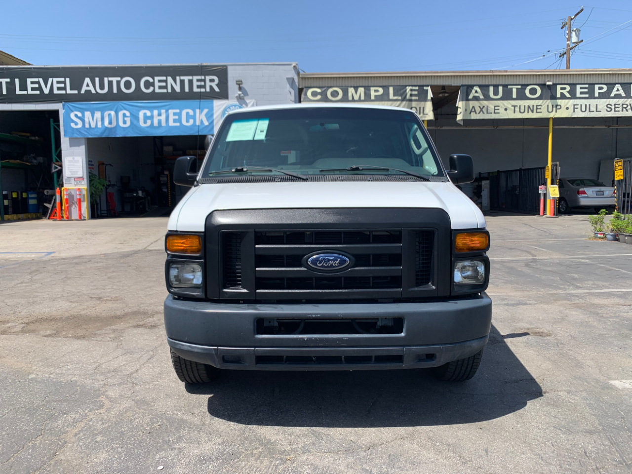 Ford Econoline Wagon E-350 Super Duty XL 2011