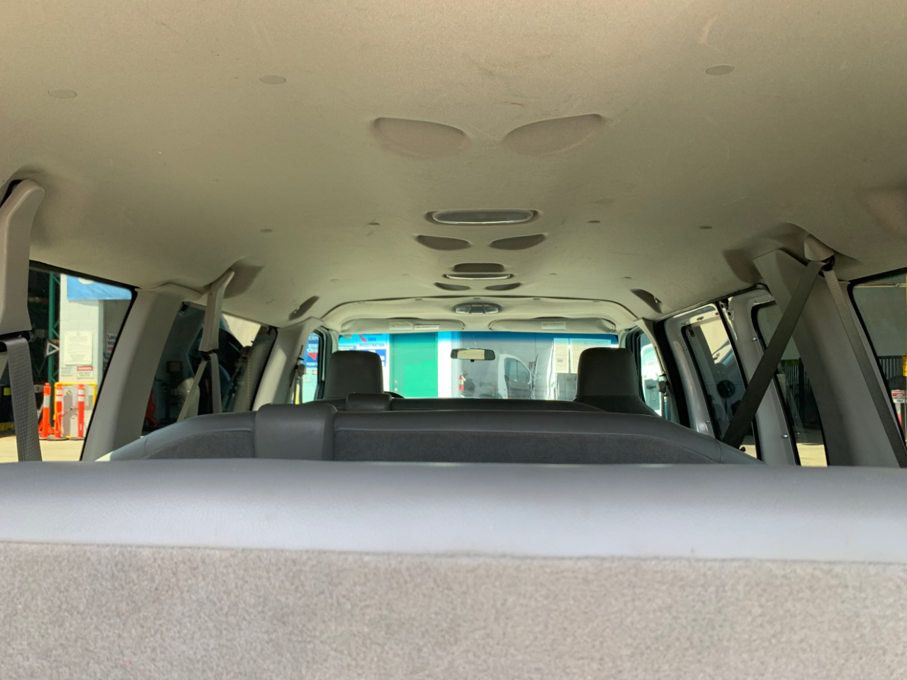 Ford Econoline Wagon E-350 Super Duty XL 2011