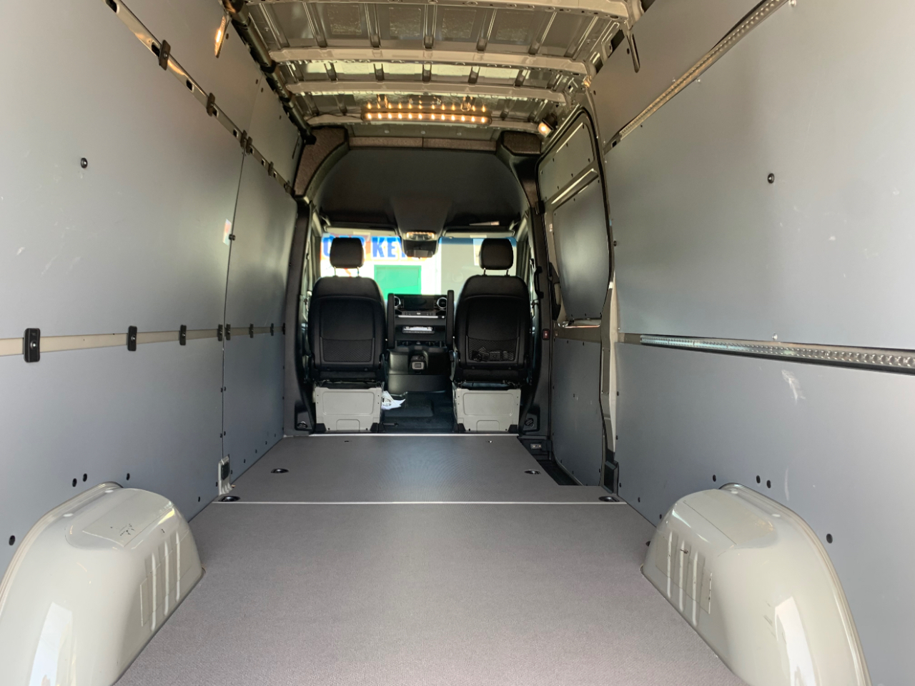 Mercedes-Benz Sprinter Van 2500 High Roof V6 170" RWD 2022